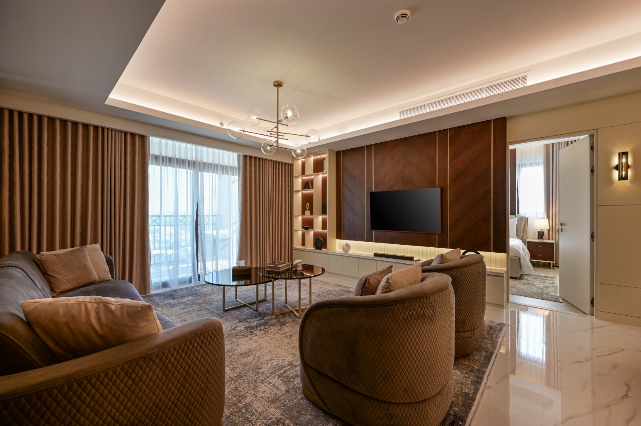 Apartment 812 image 5